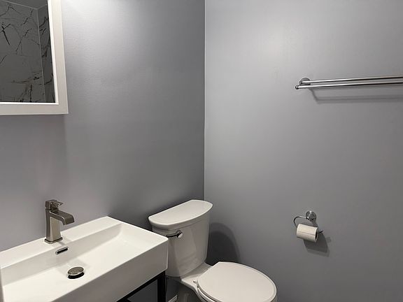 3rd image of 1304 21st St #1306