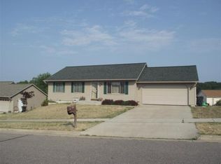 210 Barbara Ann Dr, Reedsburg, WI 53959