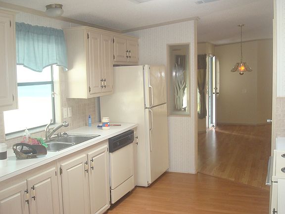 3rd image of 3 Pine Forest Cir