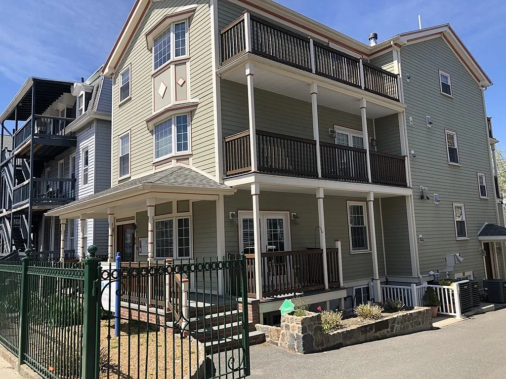 2 bed, 1.5 bath, 1264 sqft, $3,000 — Photo 2
