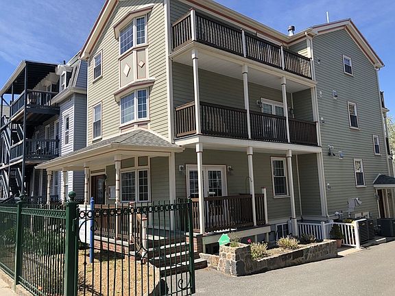 2nd image of 89 Pearl St APT 1