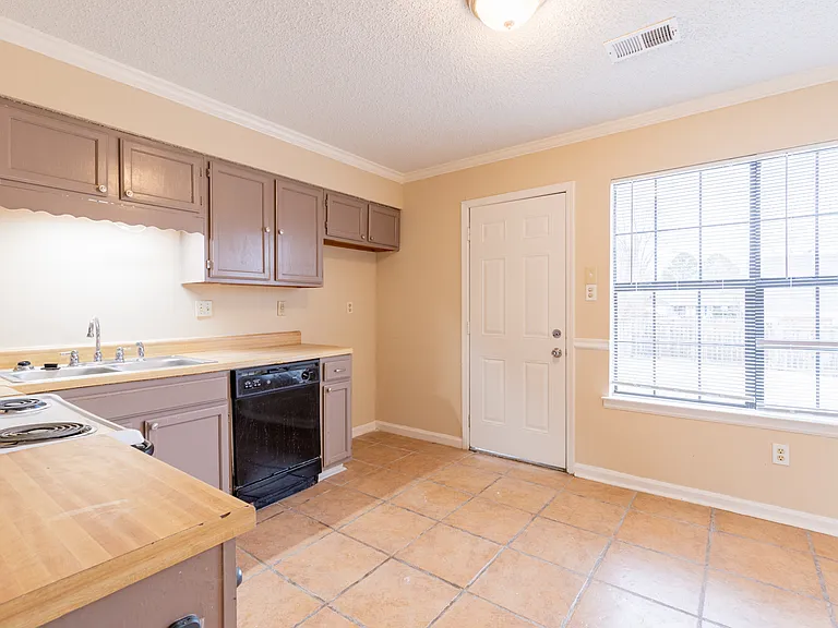 10152 Yates Dr — Photo 10