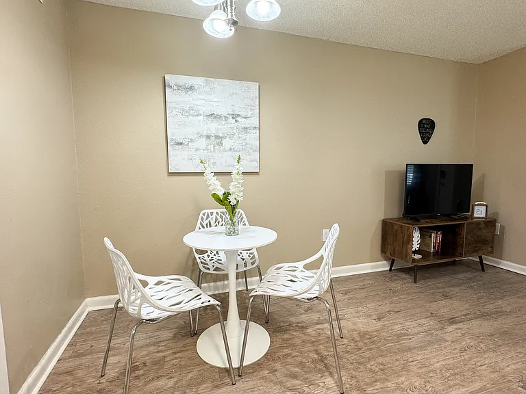 Cypress Park Apartments — Photo 6