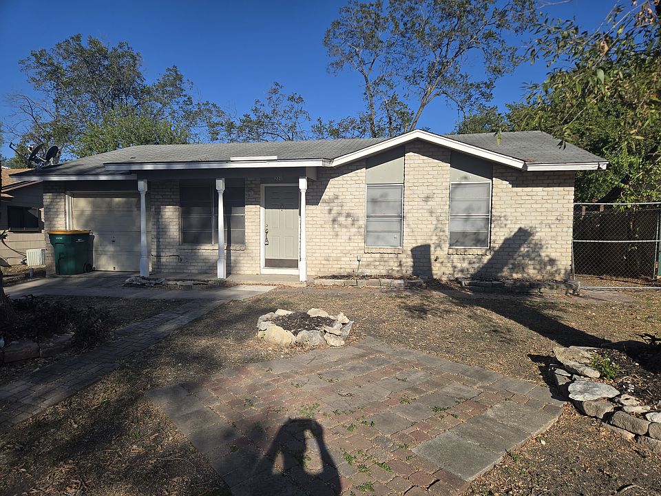 1st image of 221 Kimberly Dr