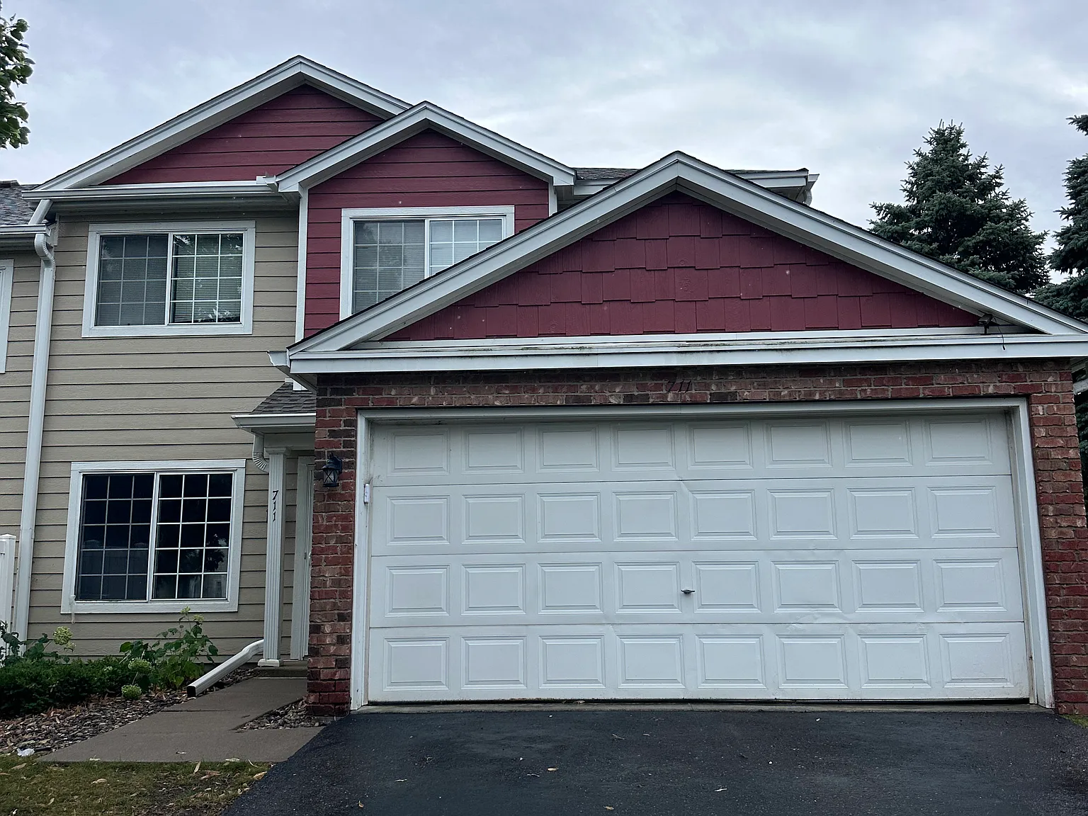 2 bed, 1.5 bath, 1213 sqft, $2,000 — Photo 1