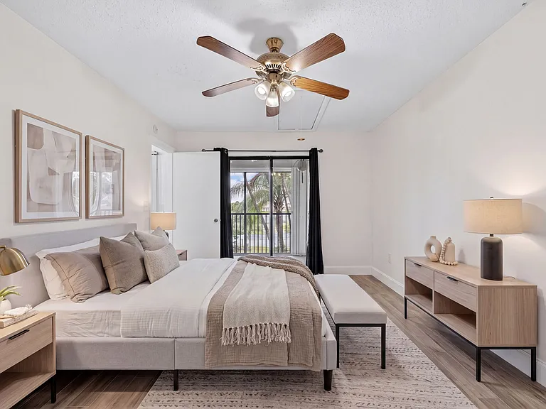 889 Hamilton Dr #889D — Photo 12