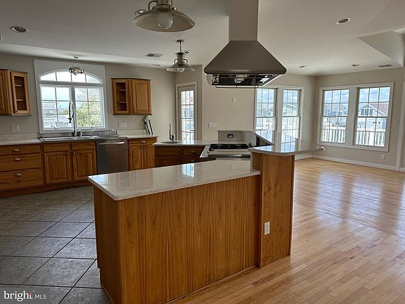 2nd image of 1016 Long Beach Blvd #C