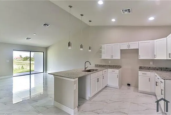 3 bed, 1200 sqft, $2,200 — Photo 2