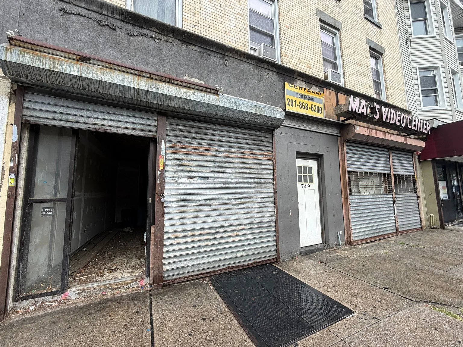 749 W Side Ave — Photo 1