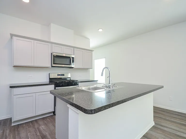 5778 Hampton Valley Dr — Photo 4