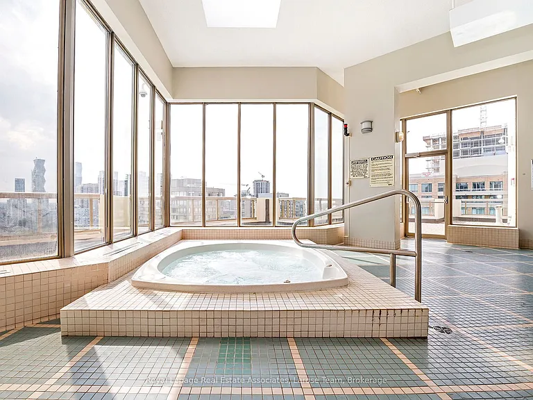 55 Elm Dr W #Penthouse 02 — Photo 21