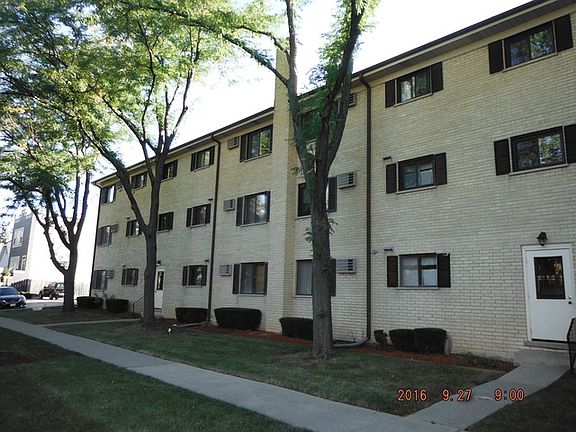 2nd image of 7218 W Wrightwood Ave #305