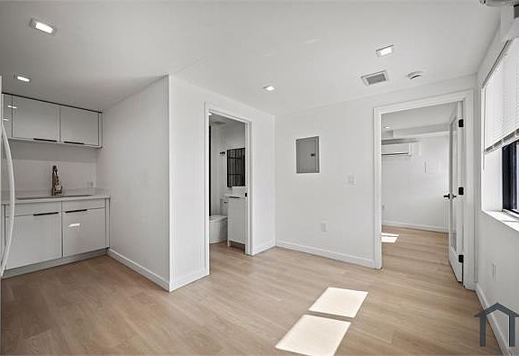 5th image of 1139 Bellevue Ave #6