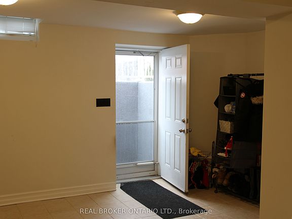 5th image of 18 Tracie Ct