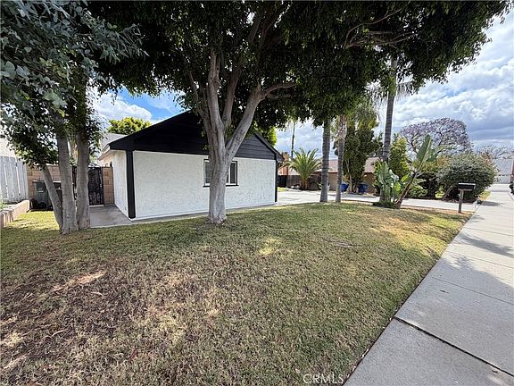 3rd image of 5221 Dresden Pl