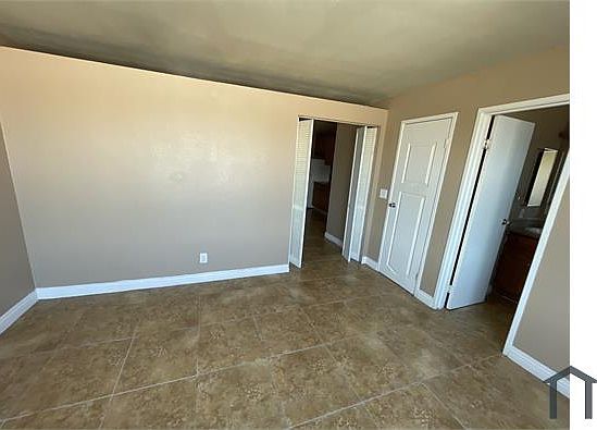 4th image of 305 N 10th St APT 30