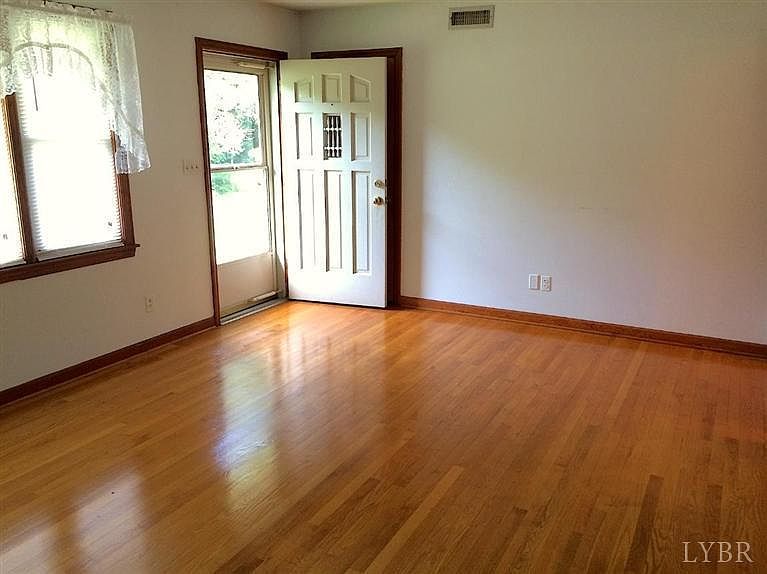 1st image of 127 Phillips Cir