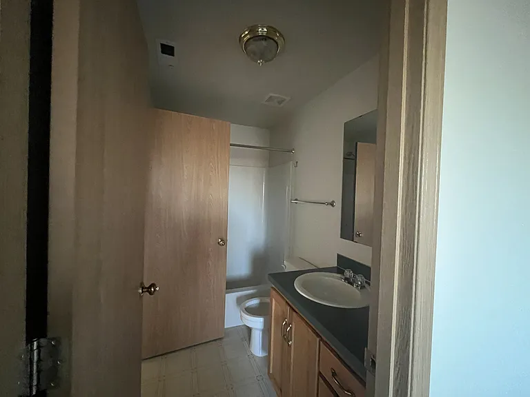 upstairs hall bathroom