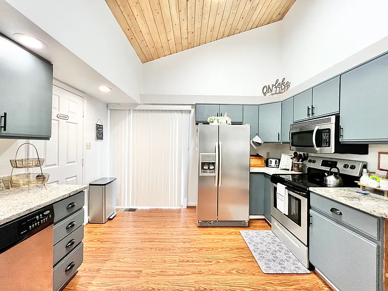 Brenda Ln — Photo 25
