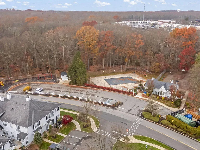761 Banyan Ct — Photo 41