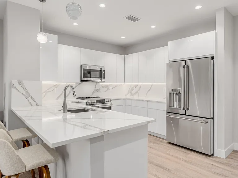 41 SW Seminole St #305 — Photo 10