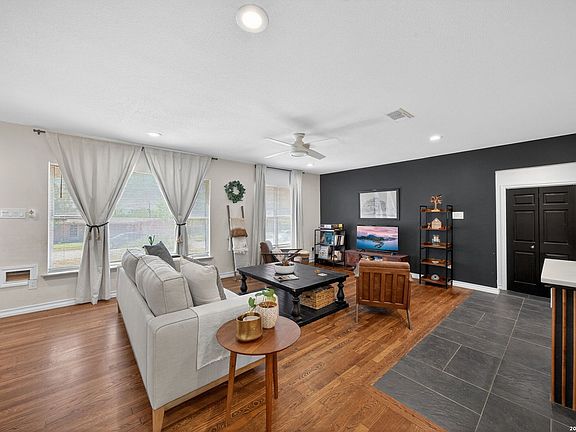 5th image of 225 HARRIETT DR