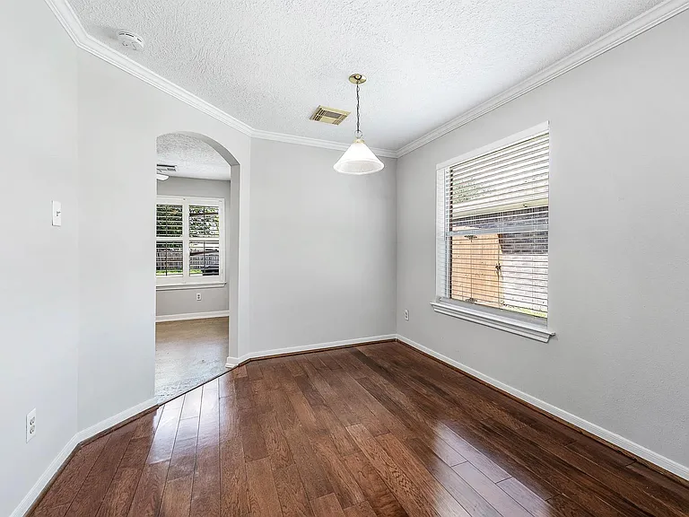 5922 James Pl — Photo 8