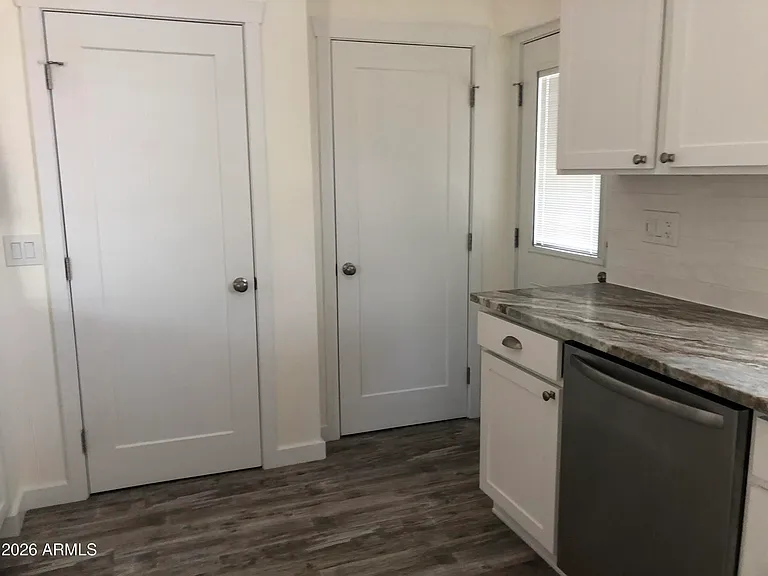 326 W Highland Ave — Photo 11