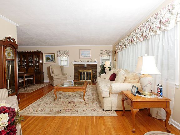2nd image of 15 Tremont St