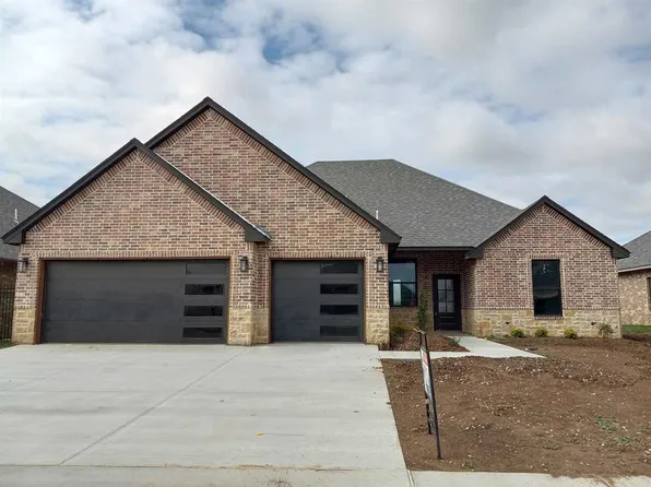 3914 NE Shenandoah Dr, Lawton, OK 73507