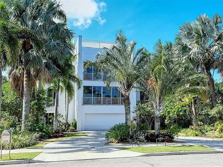 213 N Washington Dr — Photo 81
