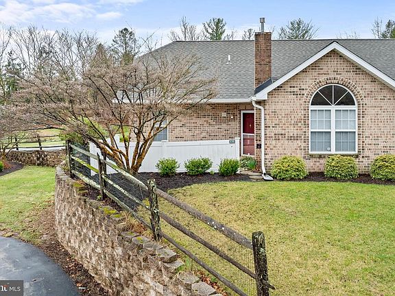 2nd image of 135 Village Way #5B