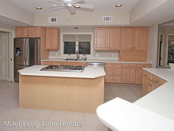 5th image of 17 Wild Laurel Ln