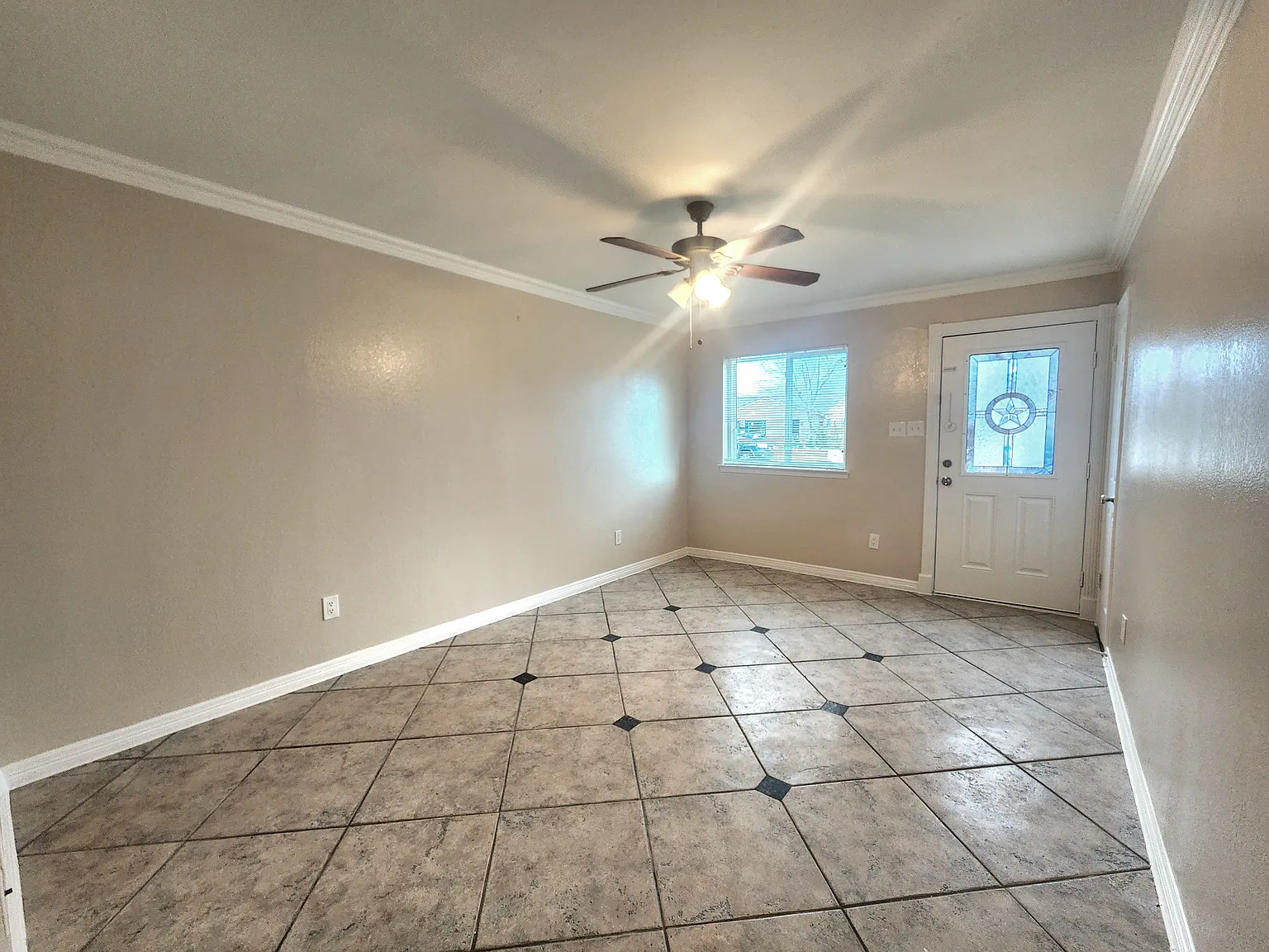 4 bed, 1426 sqft, $2,450 — Photo 4