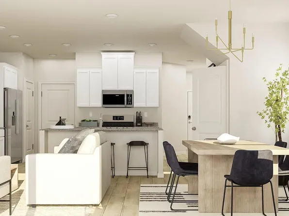 8 Shamrock Cir, Downingtown, PA 19335