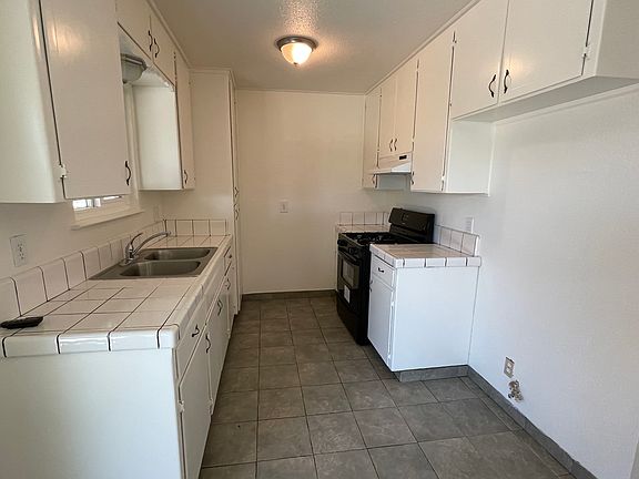3rd image of 913 Banyan Dr