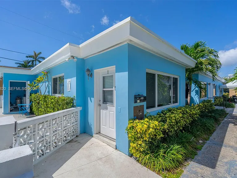 2120 Biarritz Dr #1 — Photo 2