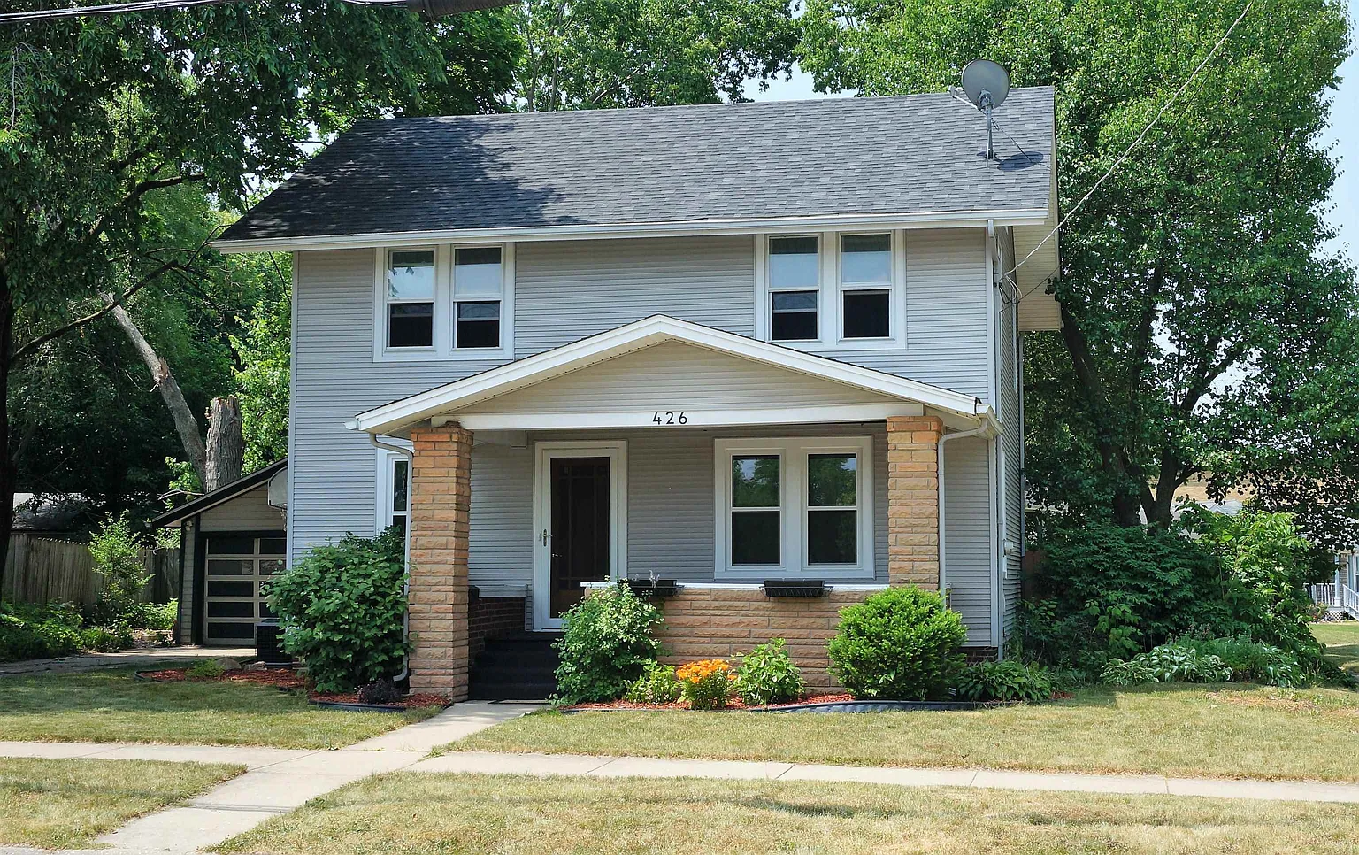 426 Sheridan St photo 1