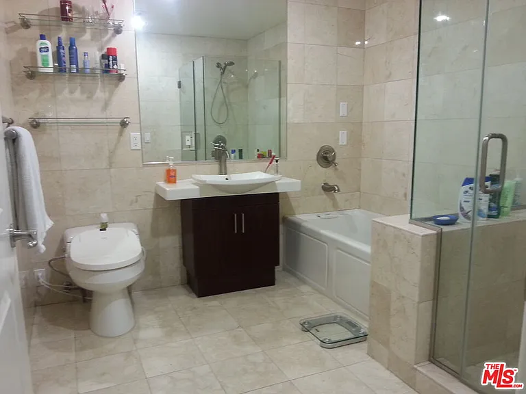 1043 S Kenmore Ave #506 — Photo 3