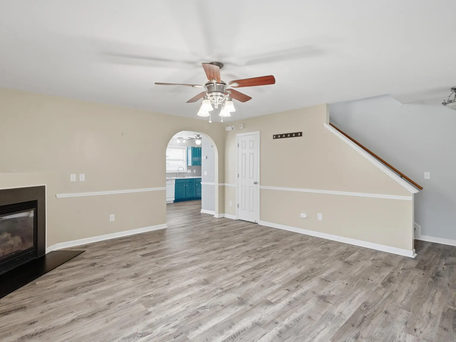 3 bed, 2.5 bath, 1715 sqft, $1,880 — Photo 3
