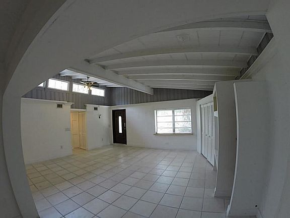 5th image of 2627 NE 213th St