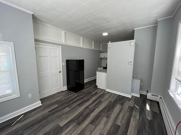 5th image of 269 E Chestnut St APT A