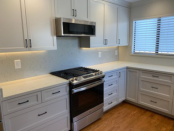 3rd image of 1736 Sequoia Ave