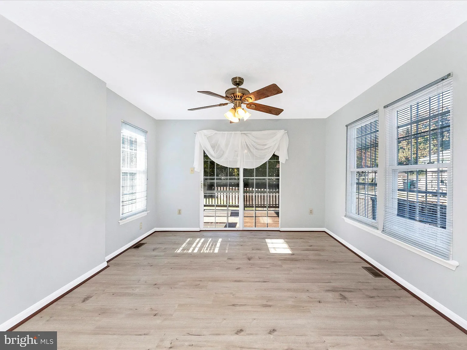 4 bed, 3.5 bath, 2112 sqft, $3,400 — Photo 3