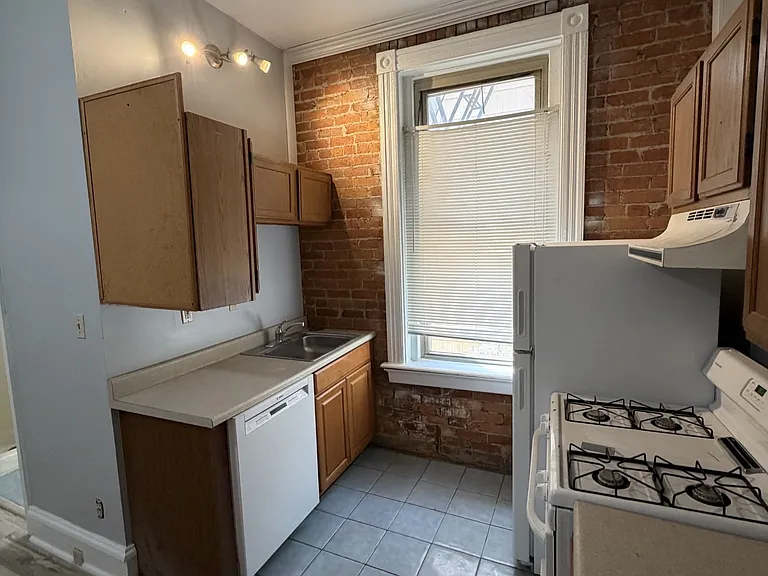 2357 W Clifton Ave #1 — Photo 10