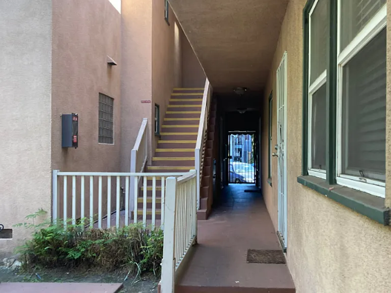 715 — Photo 3