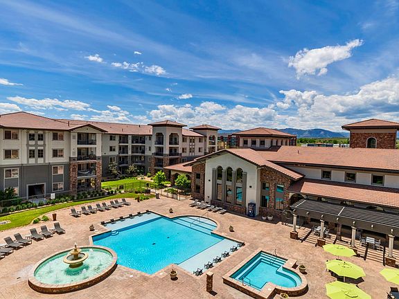 pool, hot tub and rec area