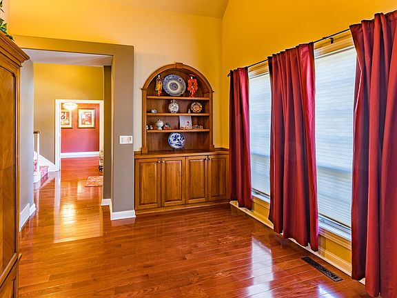 4th image of 1392 Fox Ridge Trl