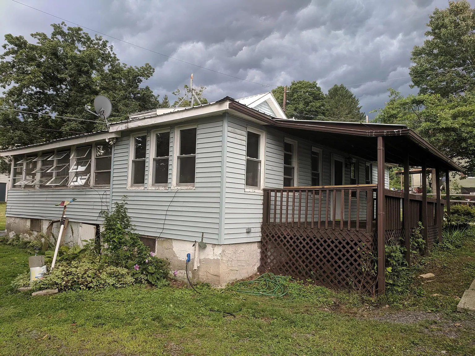 330 Valley Ln — Photo 3