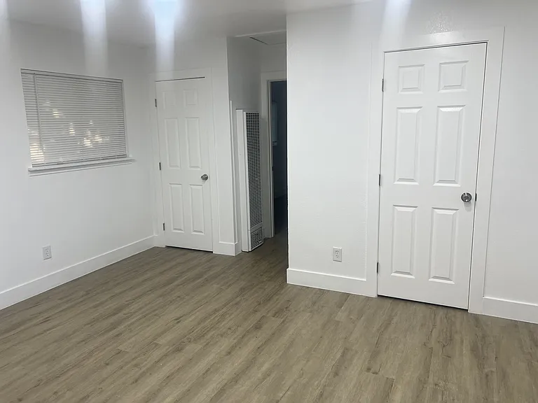 548 Las Palmas Ave #B — Photo 4